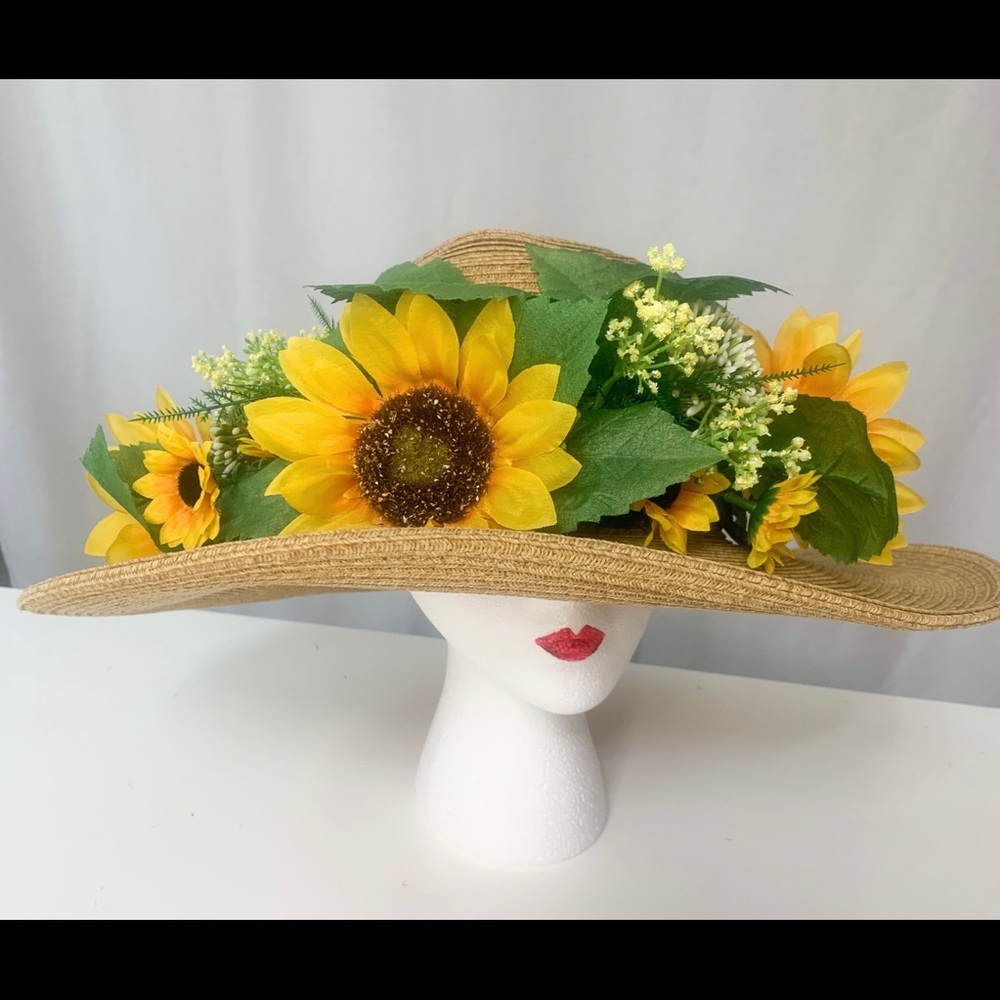 NEW LC brand tan custom
Design Sun Derby Steeplechase hat w/ sunflowers pink bow